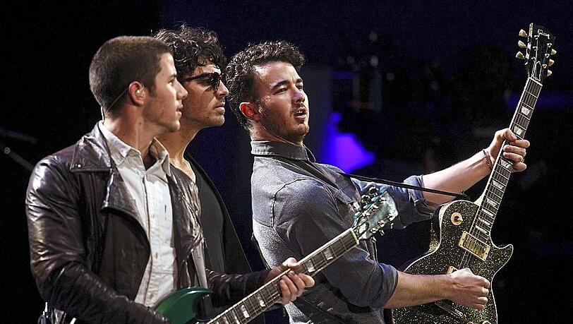 Die: Jonas Brothers (von links): Joe Jonas, Nick Jonas and Kevin Jonas, hier bei einem Auftritt beim Interational Vina del Mar Music Festival in Chile. Foto: EPA/Mario Ruiz Die: Jonas Brothers (von links): Joe Jonas, Nick Jonas and Kevin Jonas, hier bei einem Auftritt beim Interational Vina del Mar Music Festival in Chile. Foto: EPA/Mario Ruiz