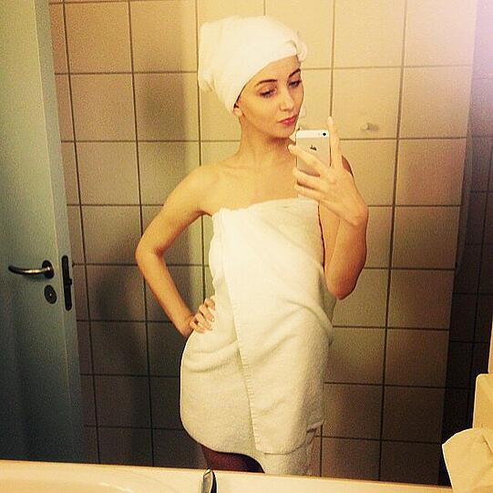 Nikita Klaestrup lässt für ein dänisches Magazin die Hüllen fallen. So sexy präsentiert sich die 20-jährige Nachwuchs-Politikerin auf Instagram.