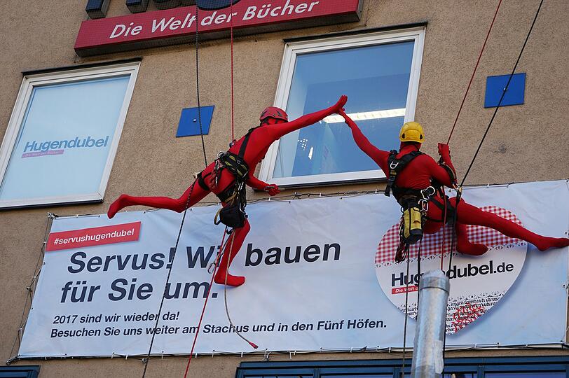 Auf sechs Stockwerken waren hier bis zu 100 000 Titel zu finden &ndash; im Moment sind es schon viel weniger. Denn: Der Hugendubel am Marienplatz wird für eineinhalb Jahre geschlossen, das Gebäude umgebaut und modernisiert. Die Bilder vom Abschied am Samstag.