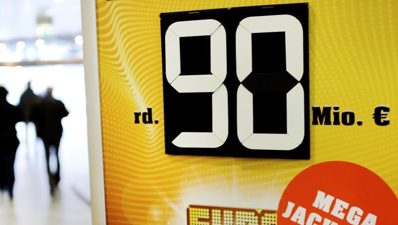 Seit dem Start des Eurojackpots im Jahr 2012 hatte die europäische Lotterie zum siebten Mal die gesetzlich festgelegte Obergrenze von 90 Millionen Euro erreicht. Foto. Martin Gerten Seit dem Start des Eurojackpots im Jahr 2012 hatte die europäische Lotterie zum siebten Mal die gesetzlich festgelegte Obergrenze von 90 Millionen Euro erreicht. Foto. Martin Gerten