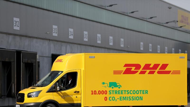 Ein Streetscooter steht vor der Zustellbasis. Bei der Elektrifizierung ihrer Transporterflotte kommt die Deutsche Post schrittweise voran. Ein Streetscooter steht vor der Zustellbasis. Bei der Elektrifizierung ihrer Transporterflotte kommt die Deutsche Post schrittweise voran.