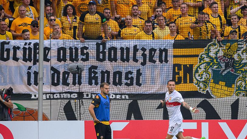 Stuttgarts Darko Churlinov bejubelt sein Tor zum 1:0 in Dresden.