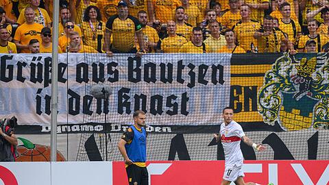 Stuttgarts Darko Churlinov bejubelt sein Tor zum 1:0 in Dresden.