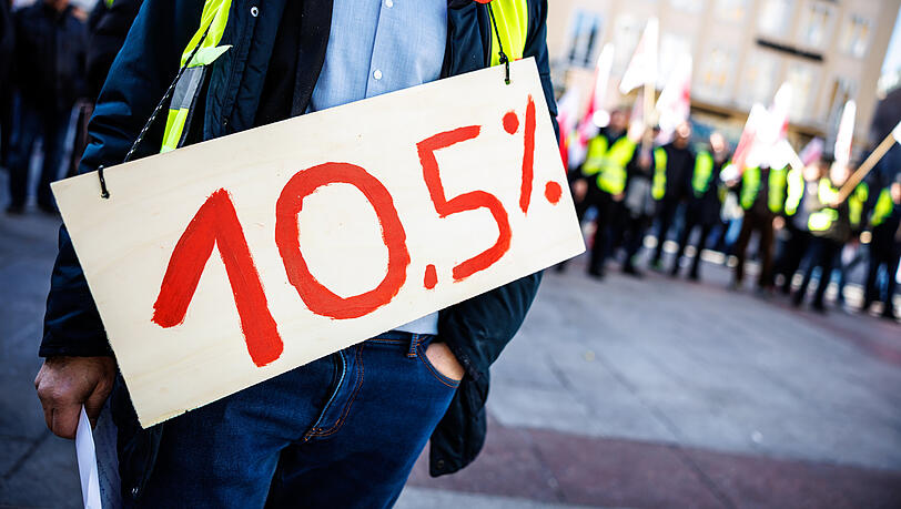 Die Forderung: "10,5 %" mehr Lohn. Die Forderung: "10,5 %" mehr Lohn.