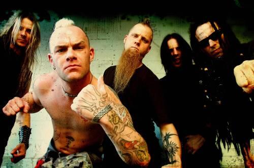 Sie drohen nicht nur mit Mutter Faust und ihren fünf Kindern, sondern auch mit ihrem Heavy-Sound: Five Finger Death Punch.