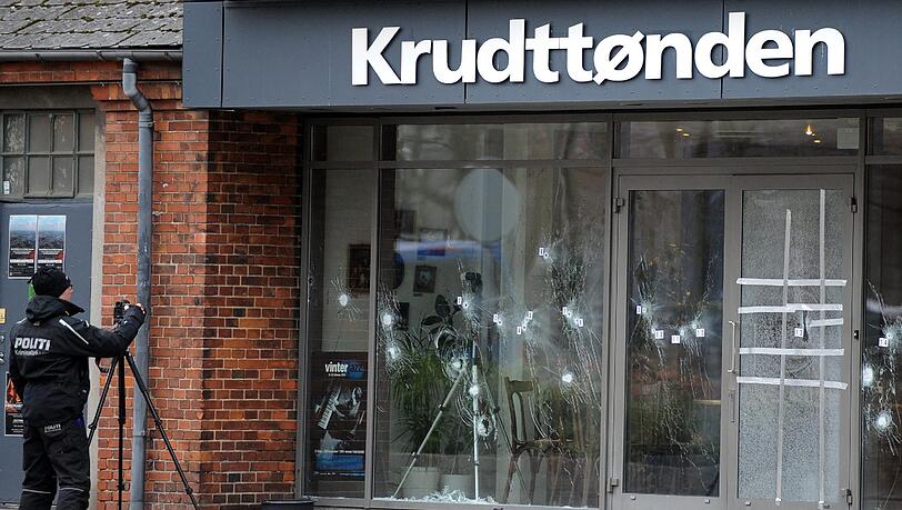 Ein verdächtiger Brief vor dem Kulturcafé "Krudttonden" hat am Dienstagmorgen Terroralarm ausgelöst. Ein verdächtiger Brief vor dem Kulturcafé "Krudttonden" hat am Dienstagmorgen Terroralarm ausgelöst.