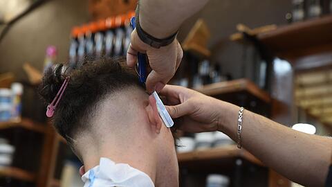 Wer "richtige" Frisuren anbietet, braucht einen Meister im Shop (Archivbild).