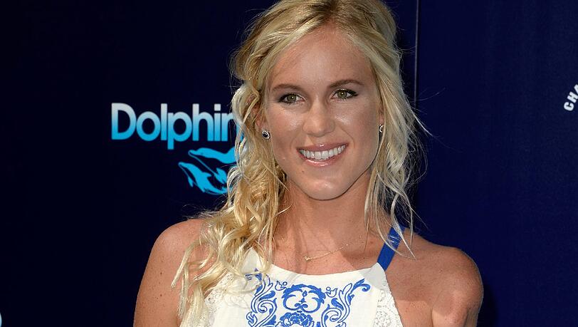 2011 riss ein Hai Surferin Bethany Hamilton den linken Arm ab 2011 riss ein Hai Surferin Bethany Hamilton den linken Arm ab