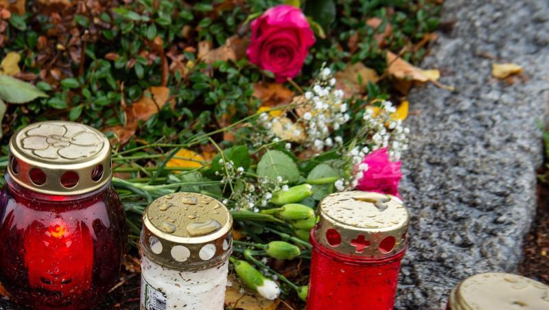 Nahe dem Tatort in Göttingen haben Menschen Kerzen und Rosen niedergelegt. Nahe dem Tatort in Göttingen haben Menschen Kerzen und Rosen niedergelegt.