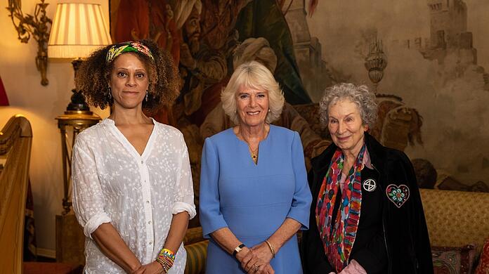 Camilla, Herzogin von Cornwall trifft sich mit den Preisträgern des "Booker Prize" 2019, Bernardine Evaristo (l.) und Margaret Atwood (r.). Der Preis ging ausnahmsweise gleich an zwei Autorinnen.
