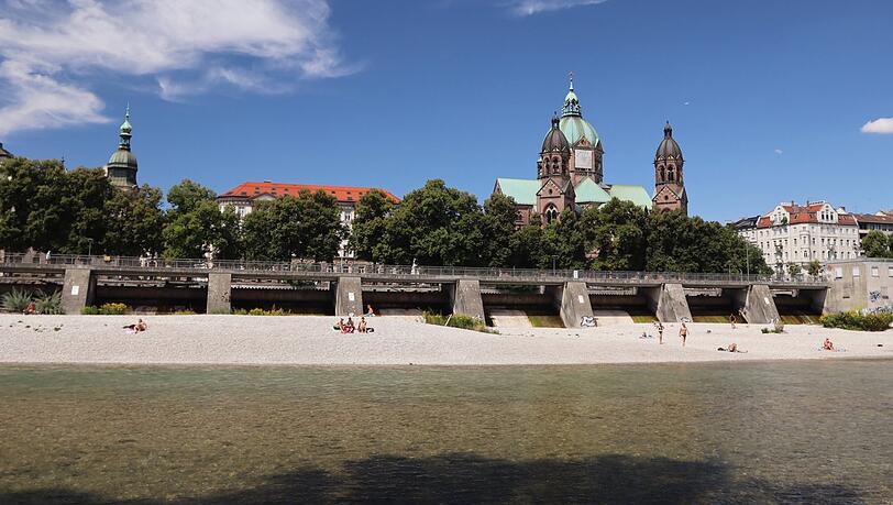 Die Isar im vergangenen Sommer: Der Wasserstand ist extrem niedrig.