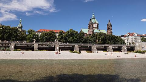 Die Isar im vergangenen Sommer: Der Wasserstand ist extrem niedrig.