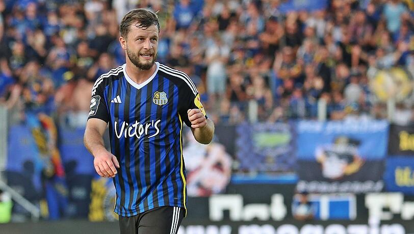 Richard Neudecker feierte 2015 im Trikot des TSV 1860 sein Profi-Debüt und bestritt 83 Pflichtspiele für die Löwen. Seit Sommer 2022 spielt er für den 1. FC Saarbrücken, der in der zweiten Runde des DFB-Pokal den FC Bayern empfängt.