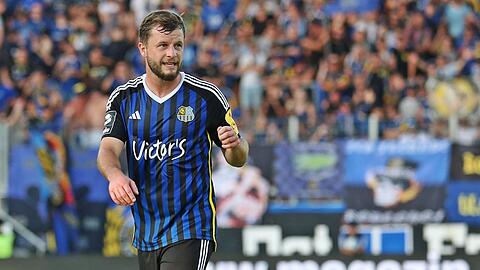 Richard Neudecker feierte 2015 im Trikot des TSV 1860 sein Profi-Debüt und bestritt 83 Pflichtspiele für die Löwen. Seit Sommer 2022 spielt er für den 1. FC Saarbrücken, der in der zweiten Runde des DFB-Pokal den FC Bayern empfängt.