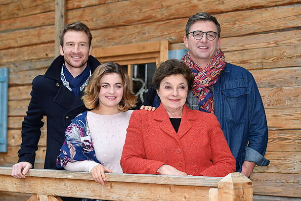 Ein eingespieltes Team: Heiko Ruprecht, Ronja Forcher, Monika Baumgartner und Hans Sigl von "Der Bergdoktor". Ein eingespieltes Team: Heiko Ruprecht, Ronja Forcher, Monika Baumgartner und Hans Sigl von "Der Bergdoktor".