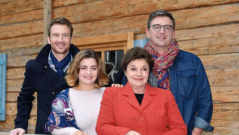 Ein eingespieltes Team: Heiko Ruprecht, Ronja Forcher, Monika Baumgartner und Hans Sigl von "Der Bergdoktor". Ein eingespieltes Team: Heiko Ruprecht, Ronja Forcher, Monika Baumgartner und Hans Sigl von "Der Bergdoktor".