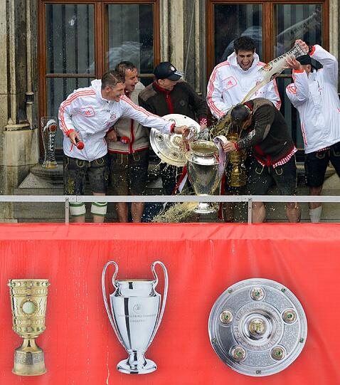 "Mia san Triple". Die Bilder von der Bayern-Siegesfeier am Sonntag.