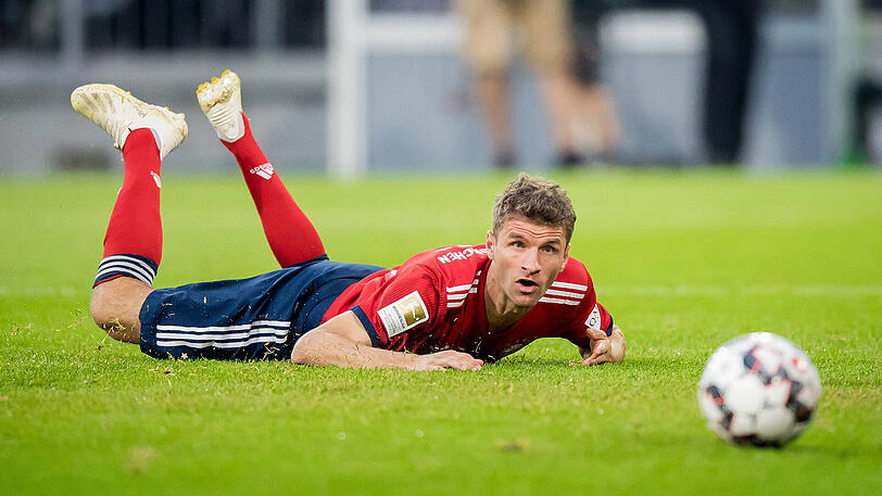 THOMAS MÜLLER, NOTE 5: Vergab in der 5. Minute per Kopf aus kurzer Distanz ? auch wenn er dabei im Abseits stand. Versuchte die Kollegen auch verbal wachzurütteln,  blieb selbst aber einiges schuldig. Nach 45 Minuten ausgewechselt.