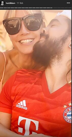 Heidi Klum kuschelt und busselt mit Ehemann Tom Kaulitz.