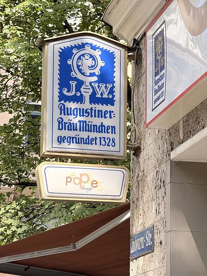 In der Peoples Lounge gibt es Augustiner. In der Peoples Lounge gibt es Augustiner.