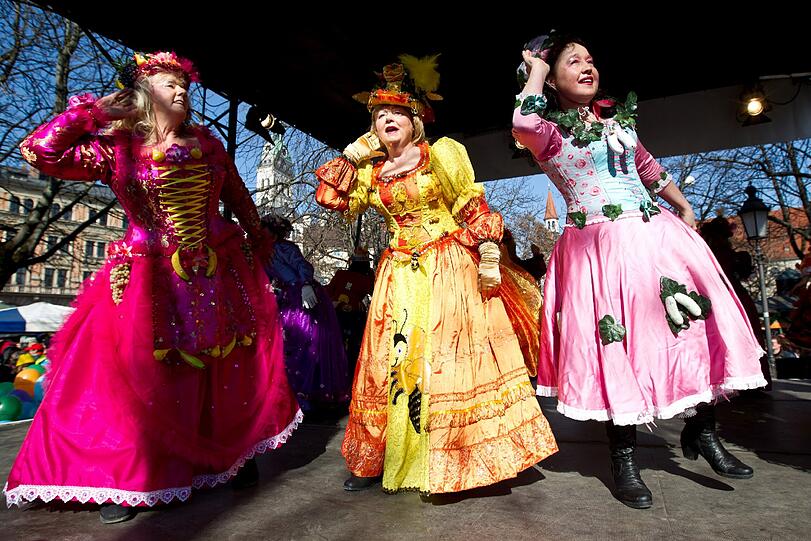 So feiert München Fasching auf dem Viktualienmarkt - sehen Sie hier die Bilder...