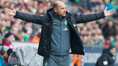Nach dem Pokal-Aus wackelt sein Trainerstuhl gewaltig: Werder-Coach Viktor Skripnik.