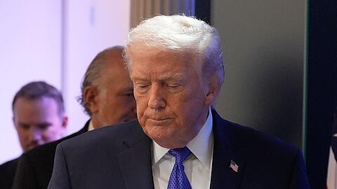 Der Supreme Court hat viele seiner Z&ouml;lle f&uuml;r illegal erkl&auml;rt - nun reagiert Trump.