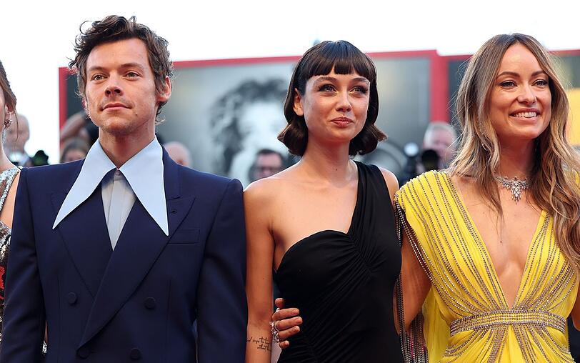 Olivia Wilde und Harry Styles gingen Ende 2020 eine Beziehung ein. Ende 2022 gab das Paar schließlich die Trennung bekannt. Olivia Wilde und Harry Styles gingen Ende 2020 eine Beziehung ein. Ende 2022 gab das Paar schließlich die Trennung bekannt.