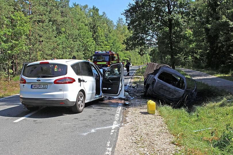 Das Geschlecht der Person am Steuer des ersten Wagens war zunächst ebenso unklar wie die Identitäten der weiteren Beteiligten.
