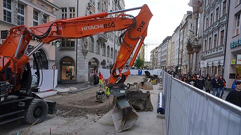 Fußgängerzone, und zwar so richtig: Die Fahrbahn in der Sendlinger Straße wird zurückgebaut.