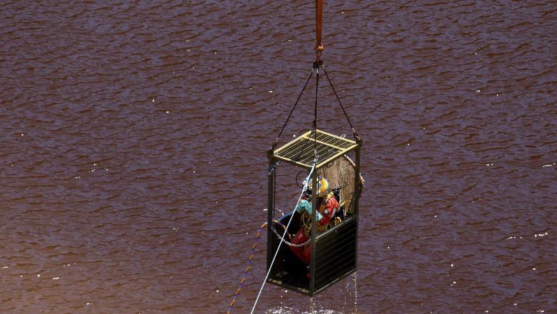 Ein Taucher kommt aus einem Baggersee in Mitsero. Auf der Touristeninsel Zypern soll ein Serienmörder mehrere Frauen umgebracht und sie in den Schächten einer verlassenen Erzgrube und in anderen Regionen verscharrt haben. Ein Taucher kommt aus einem Baggersee in Mitsero. Auf der Touristeninsel Zypern soll ein Serienmörder mehrere Frauen umgebracht und sie in den Schächten einer verlassenen Erzgrube und in anderen Regionen verscharrt haben.