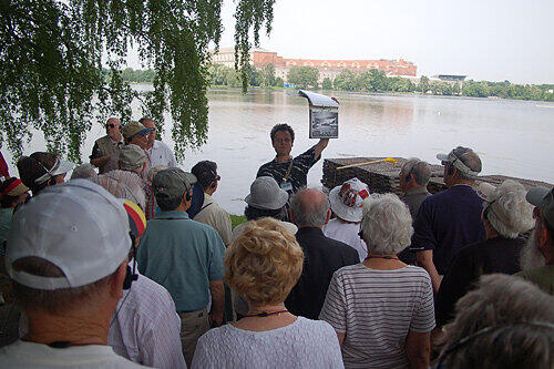 Das Reichsparteitagsgelände (im Hintergrund die Kongresshalle) ist einer der Höhepunkte der dreistündigen Tour durch Nürnberg.