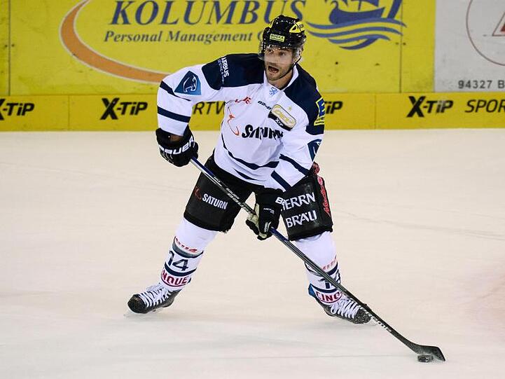 Dustin Friesen von Ingolstadt am Puck. Foto: picture alliance / dpa/Archivbild