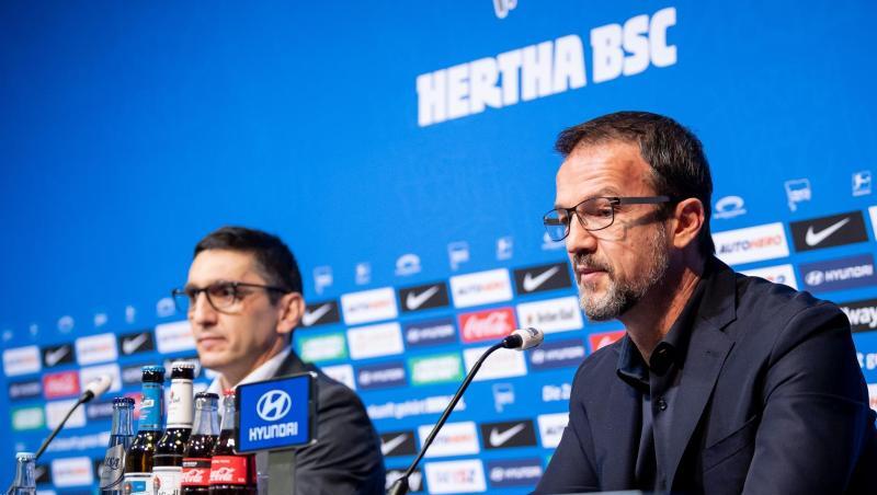 Tayfun Korkut (l) wurde von Fredi Bobic als neuer Trainer bei Hertha BSC eingestellt.