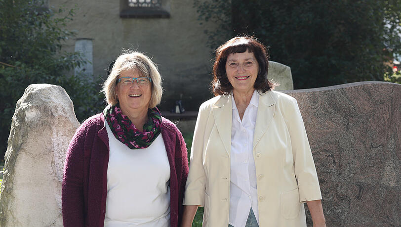 Setzen sich für die Rettung des Nikolauskircherls ein: Gabriele Huber (li.) vom Spendenausschuss und Anwohnerin Gisela Welzenbach. Setzen sich für die Rettung des Nikolauskircherls ein: Gabriele Huber (li.) vom Spendenausschuss und Anwohnerin Gisela Welzenbach.