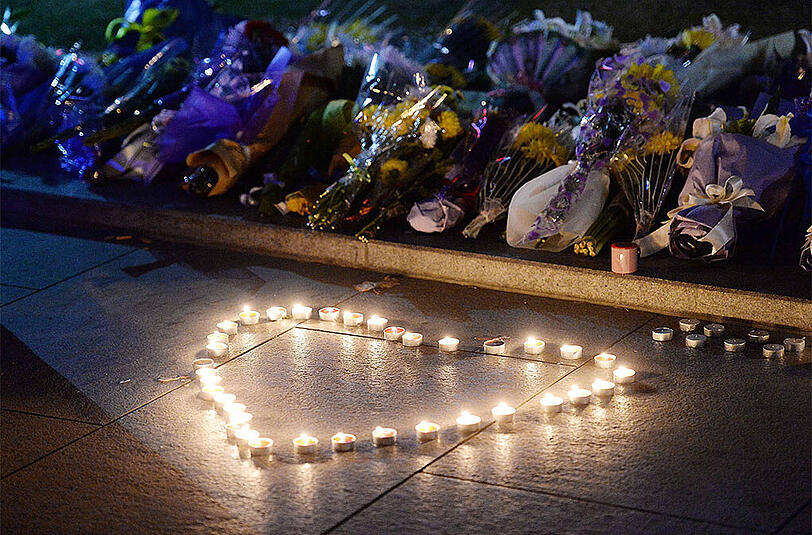 Trauer in Shanghai: Blumen und Kerzen am Ort der Katastrophe