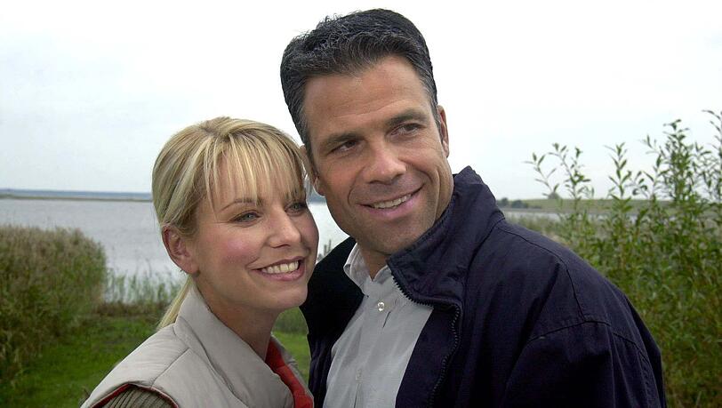 Jahrelang spielten Karina Kraushaar und Karsten Speck Seite an Seite in der ZDF-Serie "Hallo Robbie". Mehr Bilder der verstorbenen Schauspielerin in der Galerie. Jahrelang spielten Karina Kraushaar und Karsten Speck Seite an Seite in der ZDF-Serie "Hallo Robbie". Mehr Bilder der verstorbenen Schauspielerin in der Galerie.