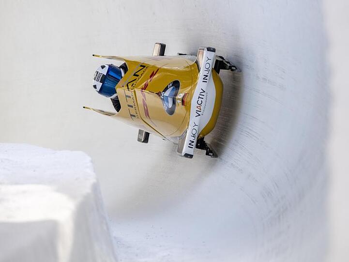 Das Team Johannes Lochner im Eiskanal in St. Moritz in Aktion.