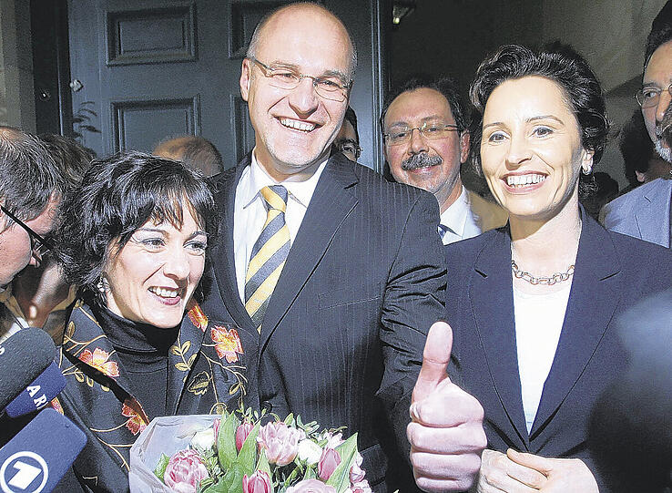 Neuer Herr im Augsburger Rathaus: Der bisher parteilose Kurt Gribl (mit Ehefrau Susanne, li.)  und CSU-Generalsekretärin Christine Haderthauer.