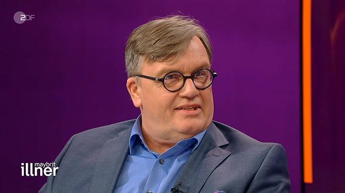 Hape Kerkeling zeigte sich nach monatelanger Abwesenheit wieder im TV – in der Talkshow von Maybrit Illner.