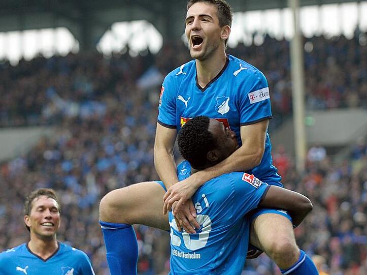 Obenauf: Die Hoffenheimer feiern ihren fünften Sieg hintereinander  - und sind als Aufsteiger zum fünften Mal an der Tabellenspitze der Liga.