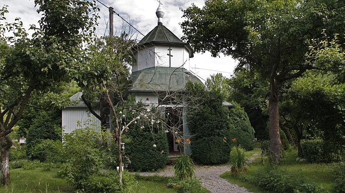 So soll es wiederauferstehen, das Ost-West-Friedenskirchlein am Rande des Olympiaparks, hier auf einem Foto von 2008.