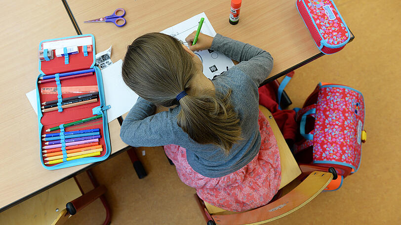 Vor allem in Deutsch und Mathe können Bayerns Viertklässler punkten. Deutschlandweit zeigt der Trend jedoch nach unten.