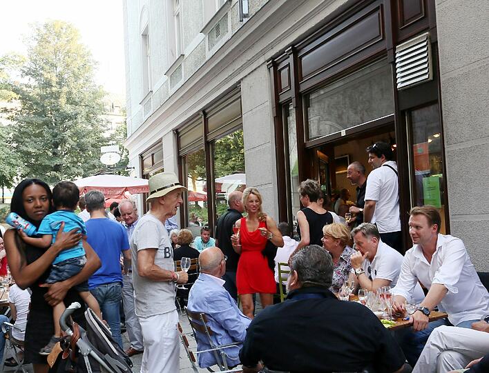 Kleines Jubiläum: Die Brasserie L'Atelier feiert fünfjähriges Bestehen. Münchner Promis feierten mit Inhaber Thierry Leoncelli. Die Bilder