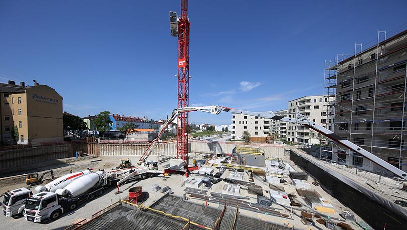 Gerade wird das Fundament für ein Haus gegossen. Gerade wird das Fundament für ein Haus gegossen.