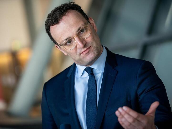 Jens Spahn, Bundesminister für Gesundheit, gibt ein Pressestatement. Foto: Michael Kappeler/dpa