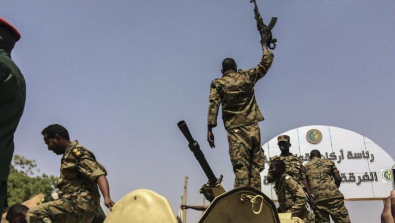 Eine vom Militär geführte Übergangsregierung soll innerhalb von zwei Jahren den Weg für Wahlen im Sudan bereiten. Eine vom Militär geführte Übergangsregierung soll innerhalb von zwei Jahren den Weg für Wahlen im Sudan bereiten.