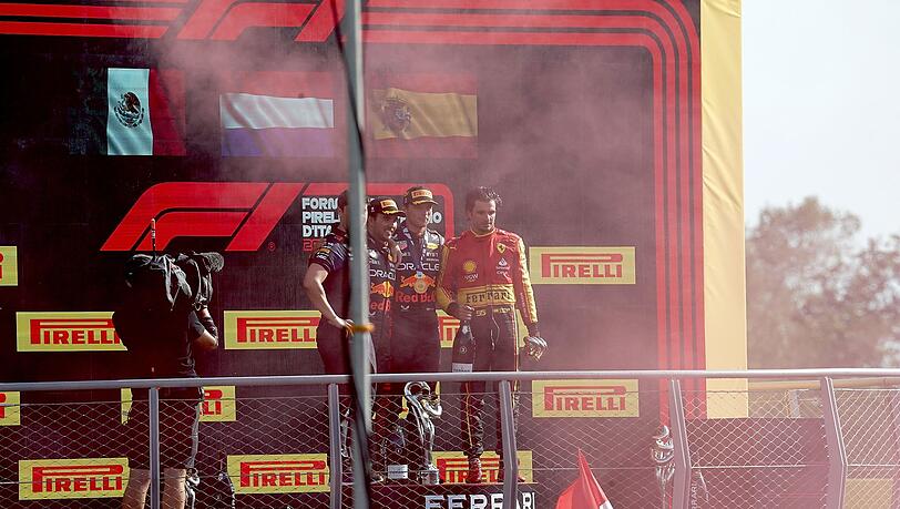 Auch beim Grand Prix von Italien landeten Max Verstappen (M) und Sergio Perez (l) auf dem Podium.