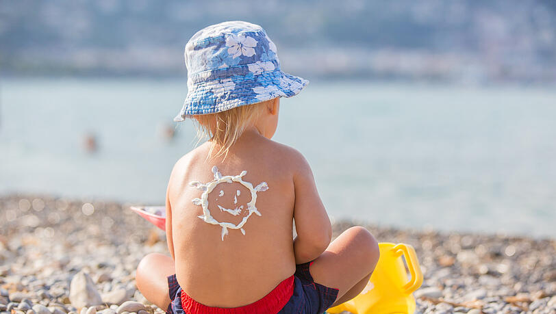 Für Kleinkinder besonders wichtig: der richtige Schutz vor Sonne und Hitze. Für Kleinkinder besonders wichtig: der richtige Schutz vor Sonne und Hitze.
