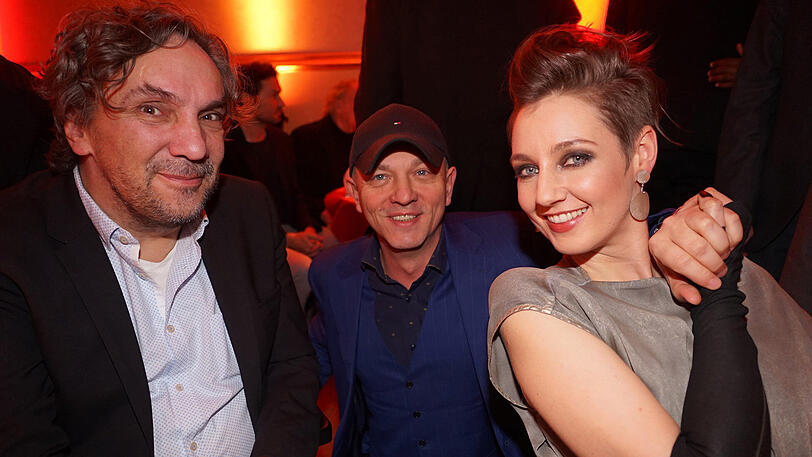 Die Intendanten Christian Stückl (Volkstheater, li.) und Josef E. Köpplinger (Gärtnerplatztheater) mit Schauspielerin Bettina Mönch.